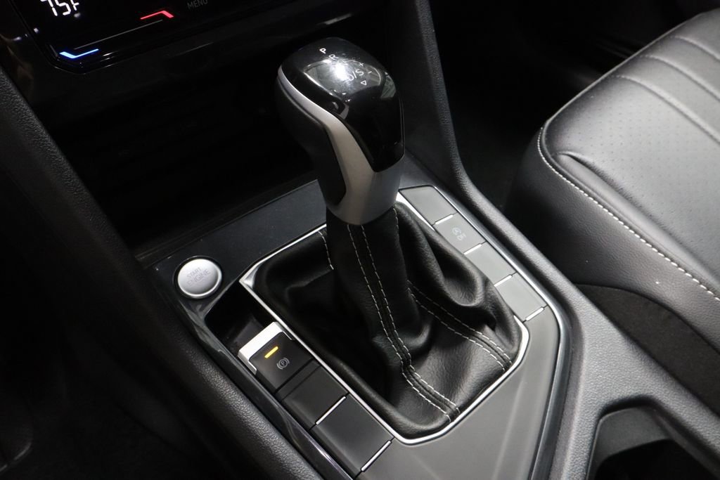 Used 2024 Volkswagen Tiguan SE image 32