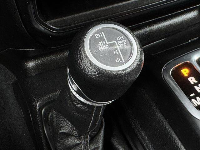 Used 2024 Jeep Wrangler Unlimited Sahara AWD/4WD image 24