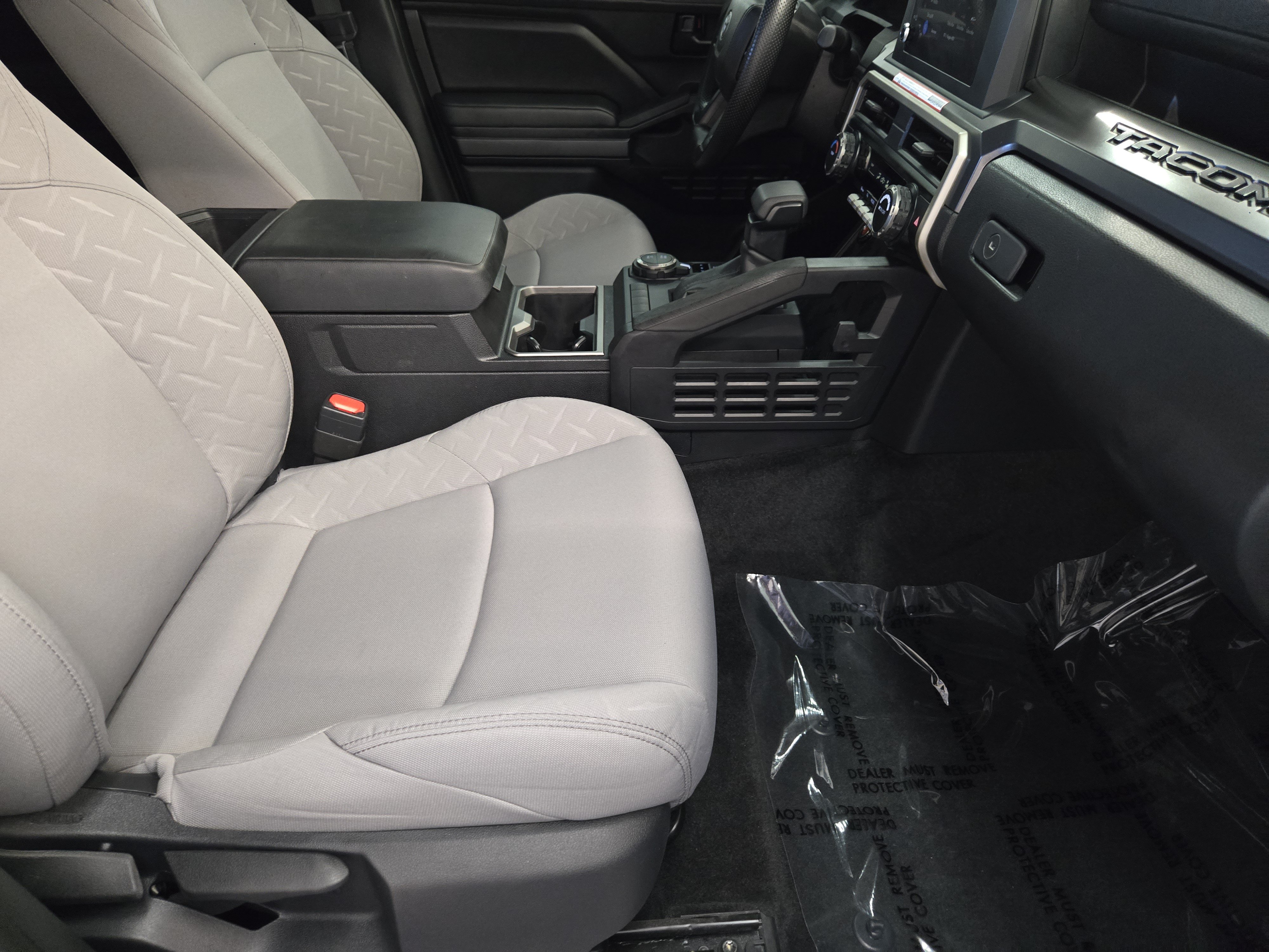 Used 2025 Toyota Tacoma SR5 AWD/4WD image 16