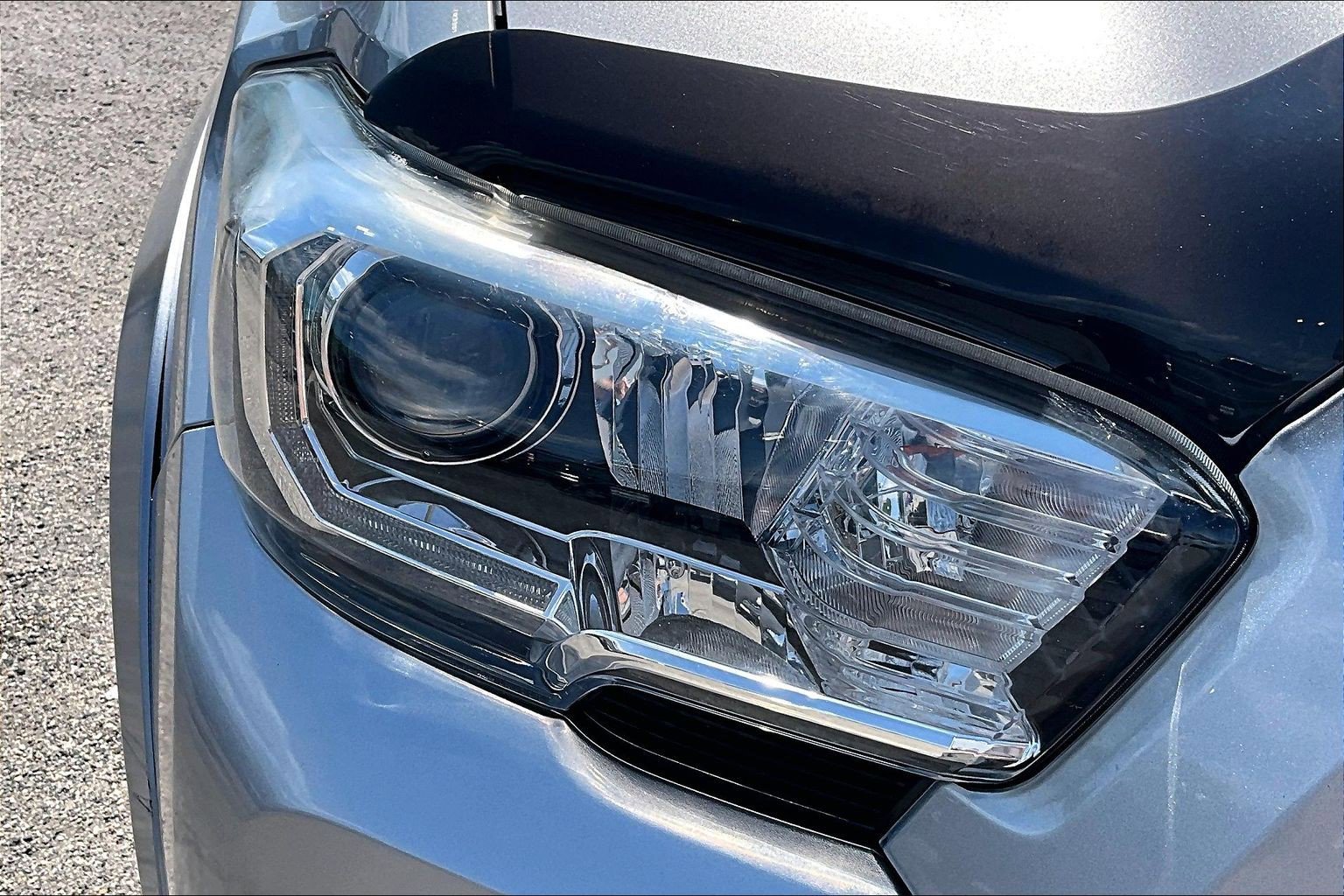 Used 2017 Toyota Tacoma TRD Sport AWD/4WD image 30