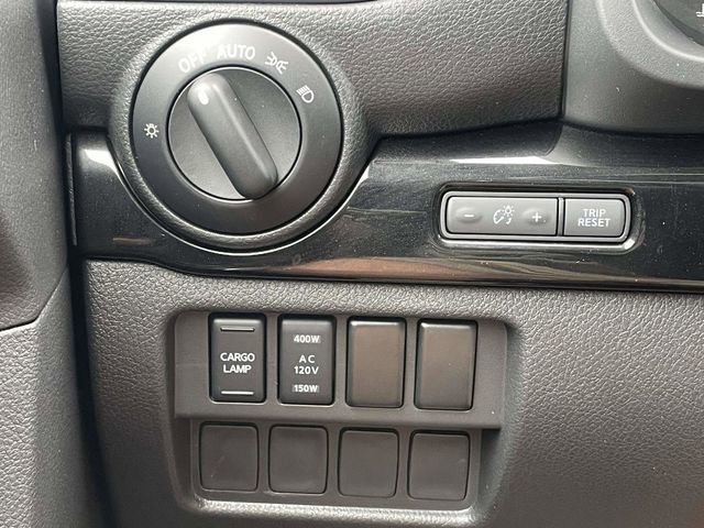 Used 2024 Nissan Titan SV w/ SV Convenience Package AWD/4WD image 33