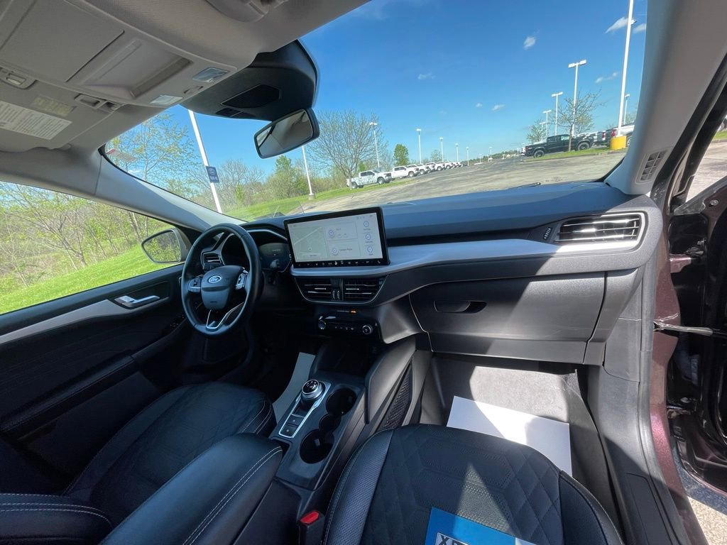 Certified 2023 Ford Escape Platinum w/ Premium Technology Package AWD/4WD image 10