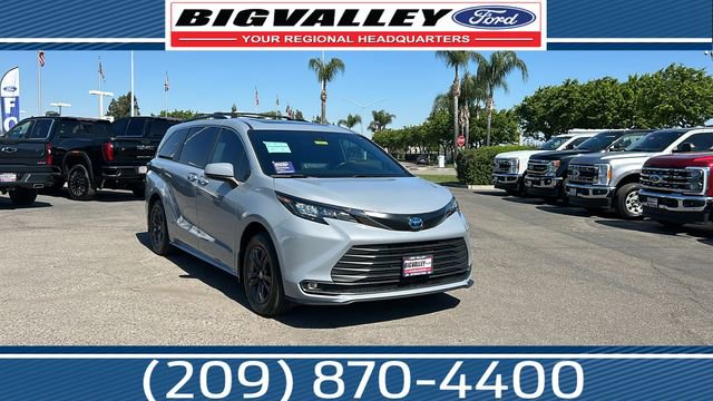Used 2024 Toyota Sienna XLE Woodland Edition image 1
