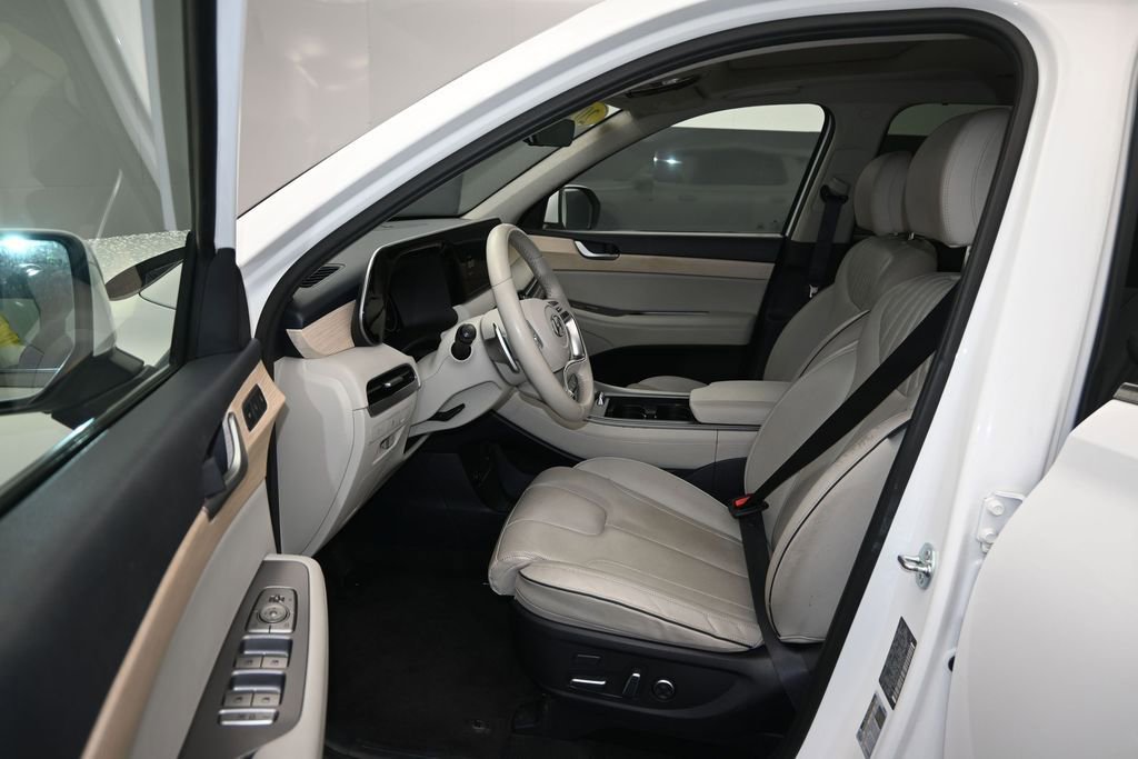 Used 2024 Hyundai Palisade Limited FWD image 13