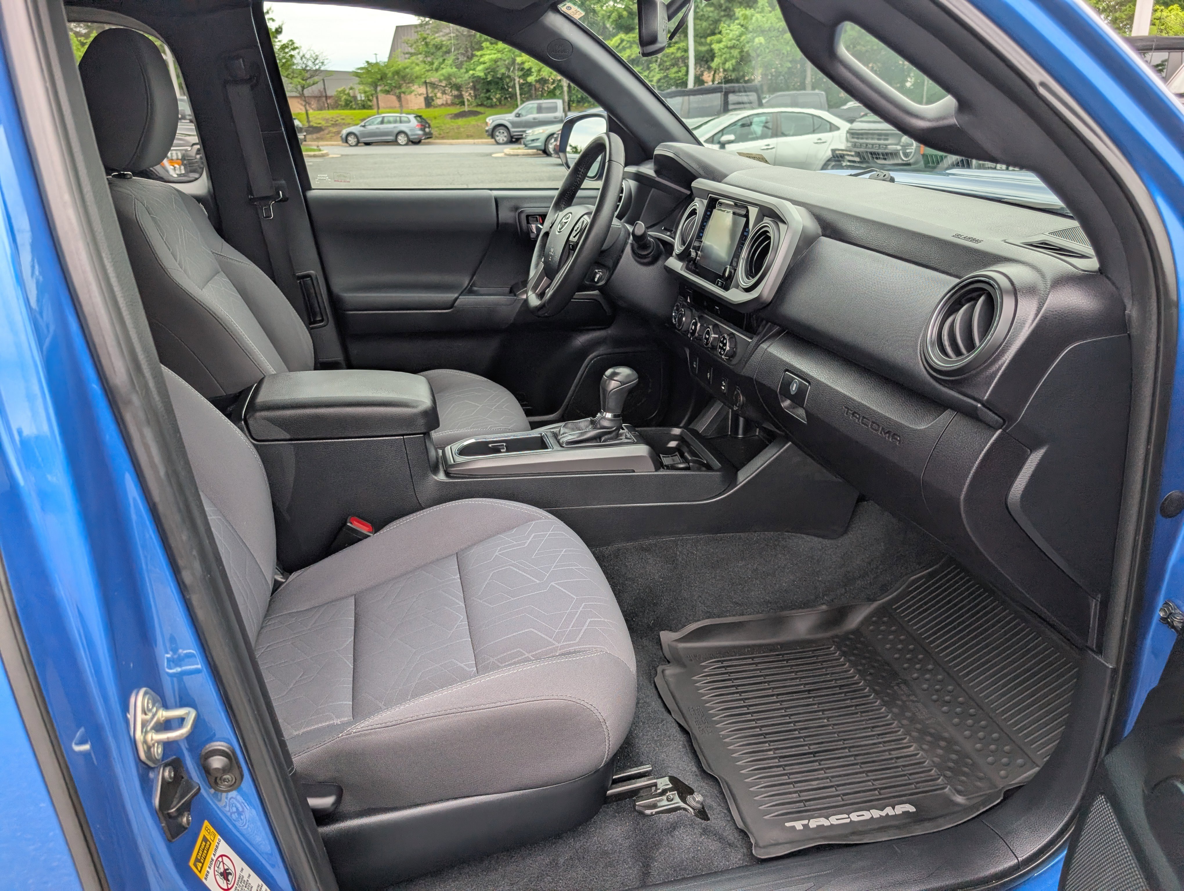Used 2017 Toyota Tacoma TRD Sport AWD/4WD image 10