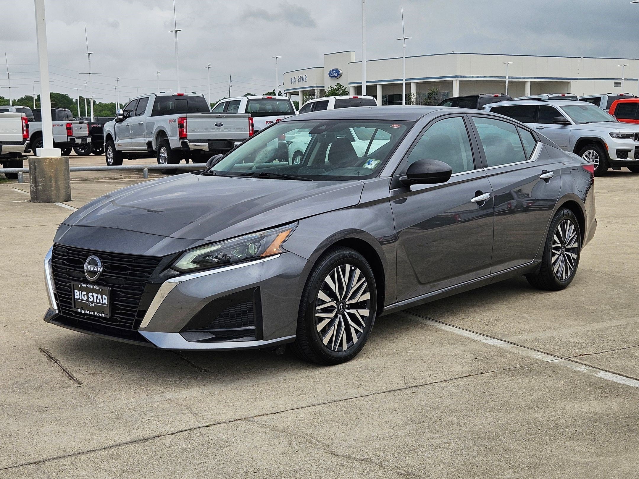 Used 2025 Nissan Altima 2.5 SV FWD image 10
