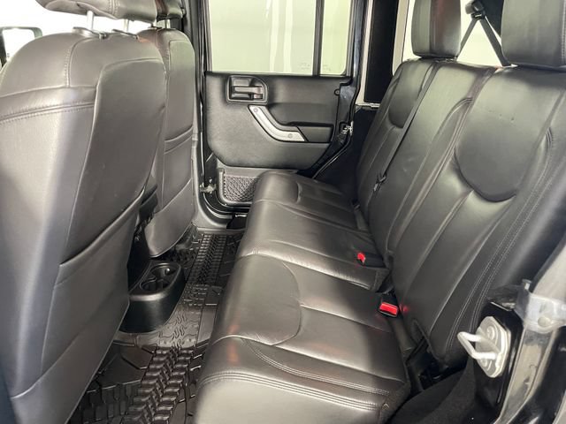 Used 2017 Jeep Wrangler Unlimited Sahara w/ Connectivity Group AWD/4WD image 15