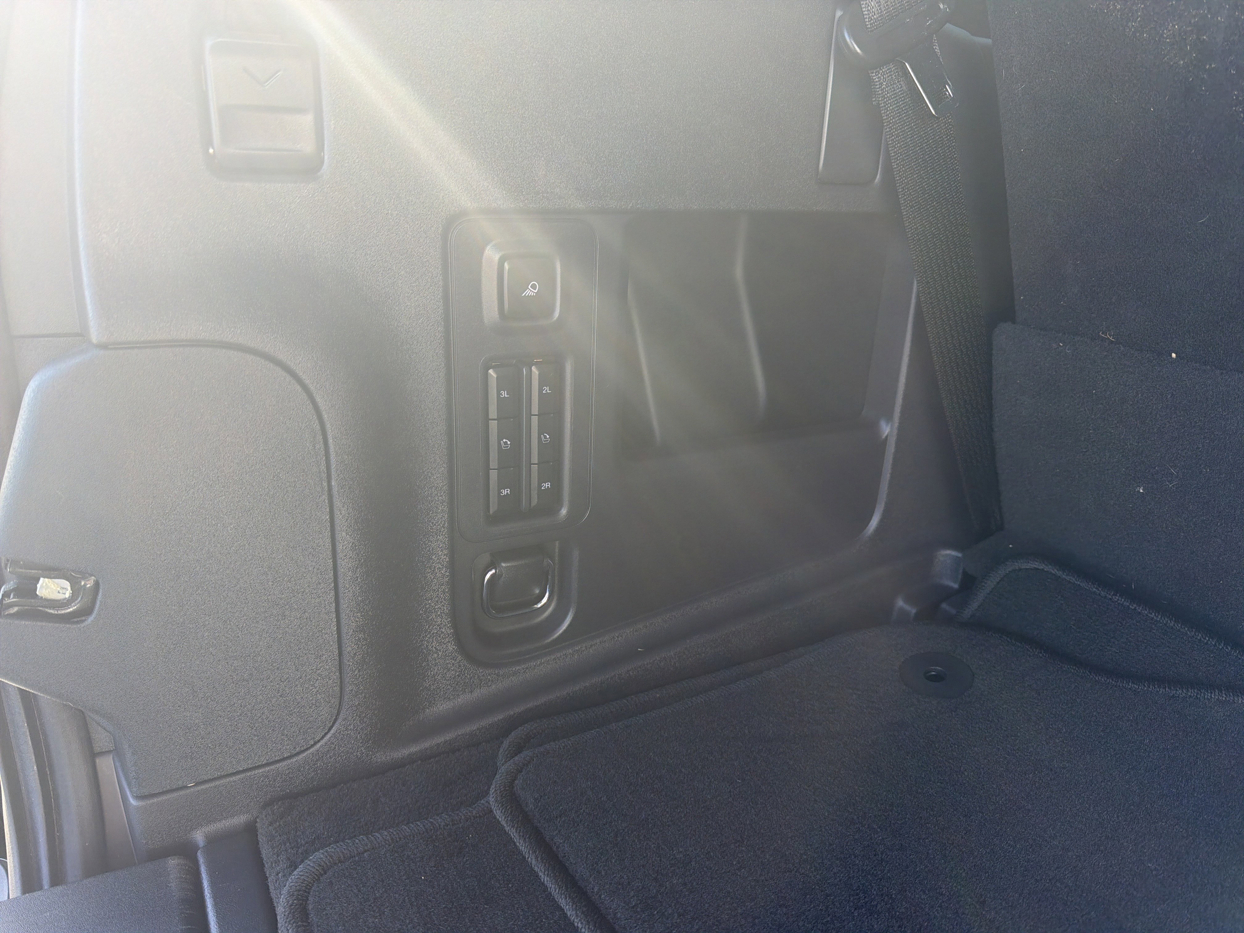 Certified 2025 Ford Expedition Platinum image 19