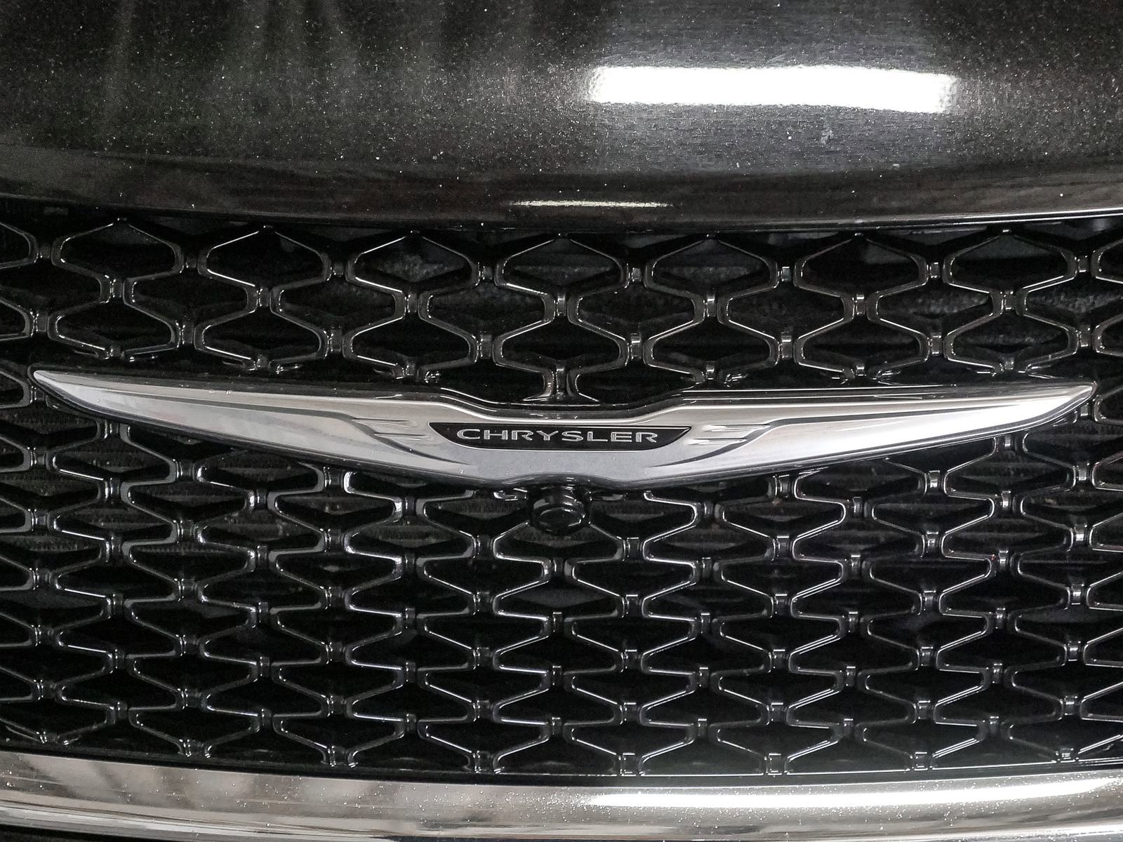 Used 2024 Chrysler Pacifica Touring-L image 13