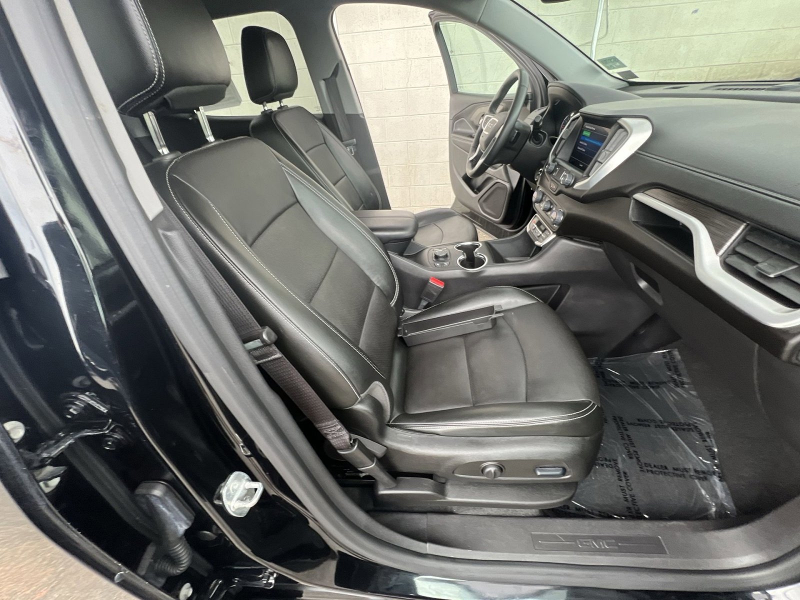 Used 2024 GMC Terrain SLT AWD/4WD image 33