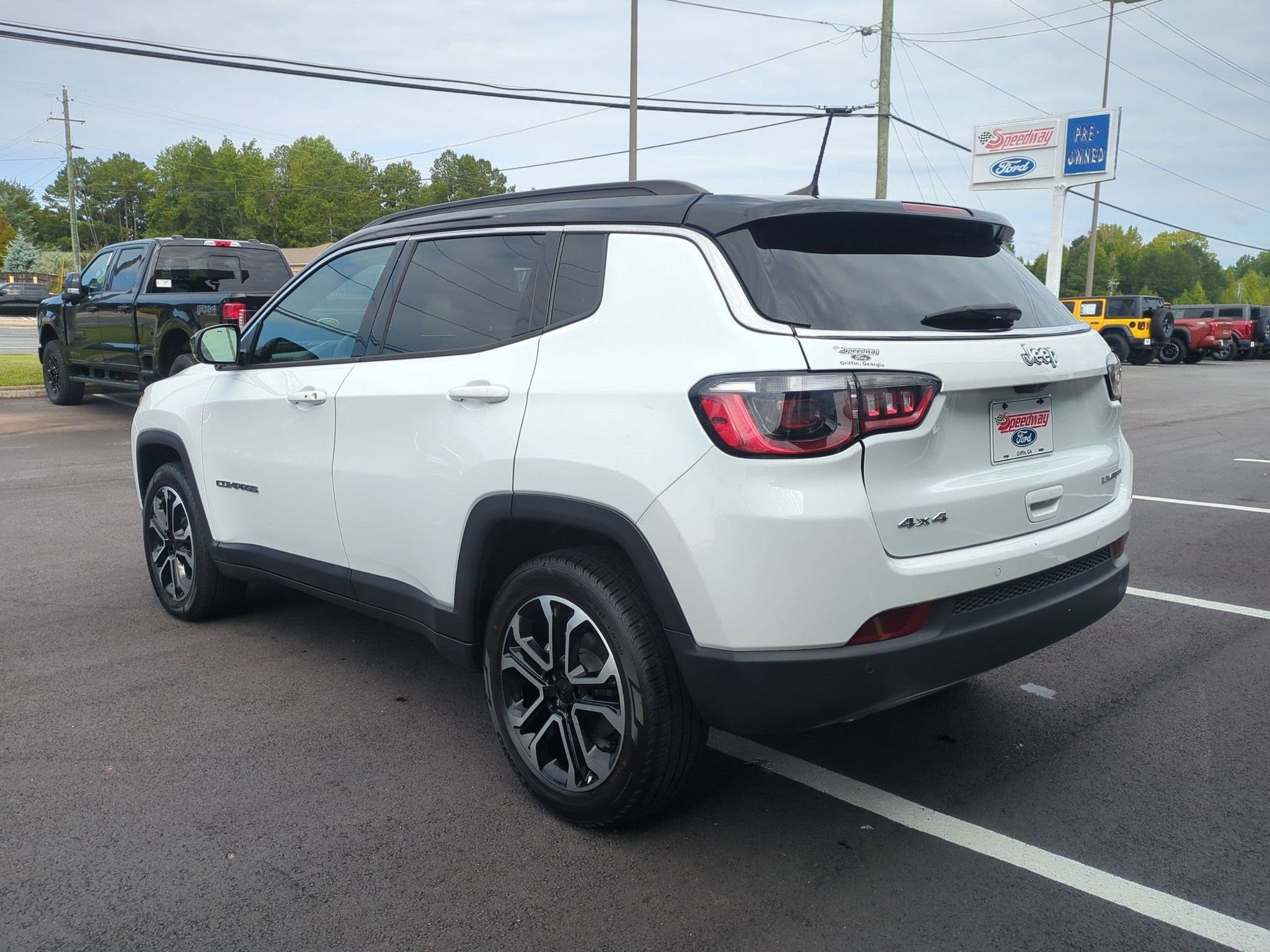 Used 2024 Jeep Compass Limited AWD/4WD image 9