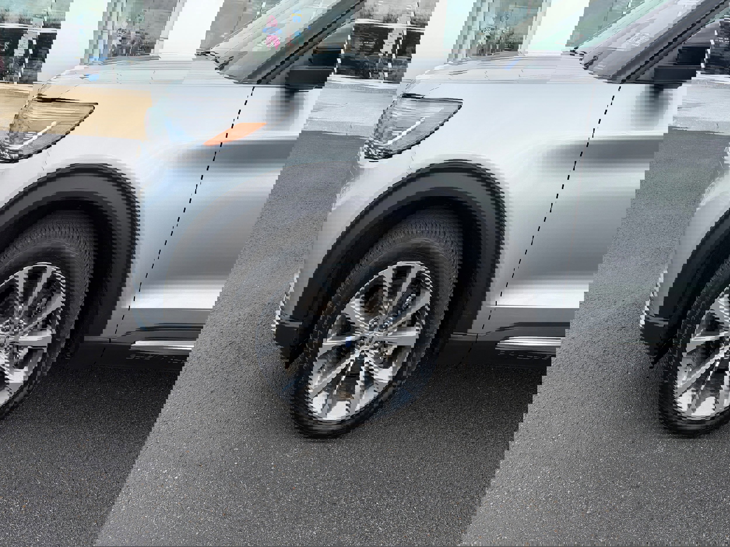 Certified 2025 Ford Explorer Platinum w/ Ultimate Package image 11