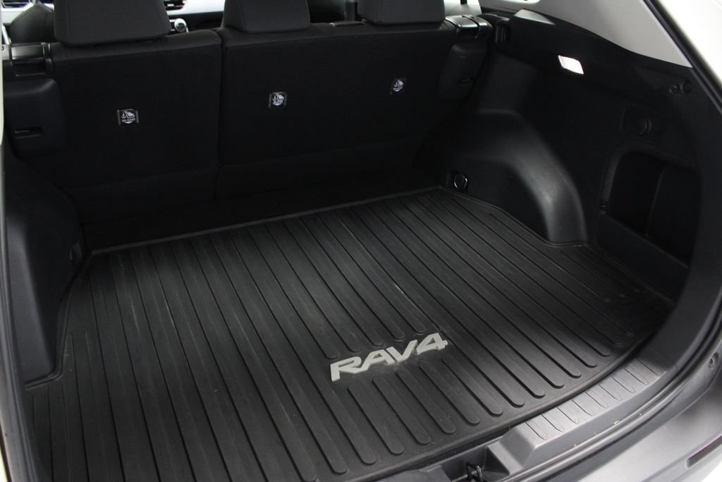 Used 2022 Toyota RAV4 XLE w/ Convenience Package AWD/4WD image 18