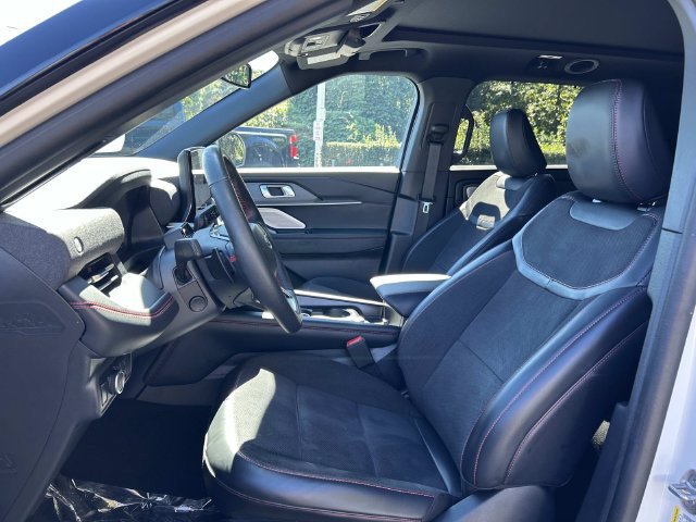 Certified 2025 Ford Explorer ST AWD/4WD image 6