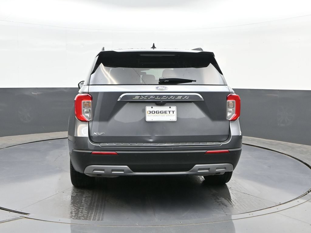 Certified 2021 Ford Explorer XLT w/ Equipment Group 202A RWD image 8