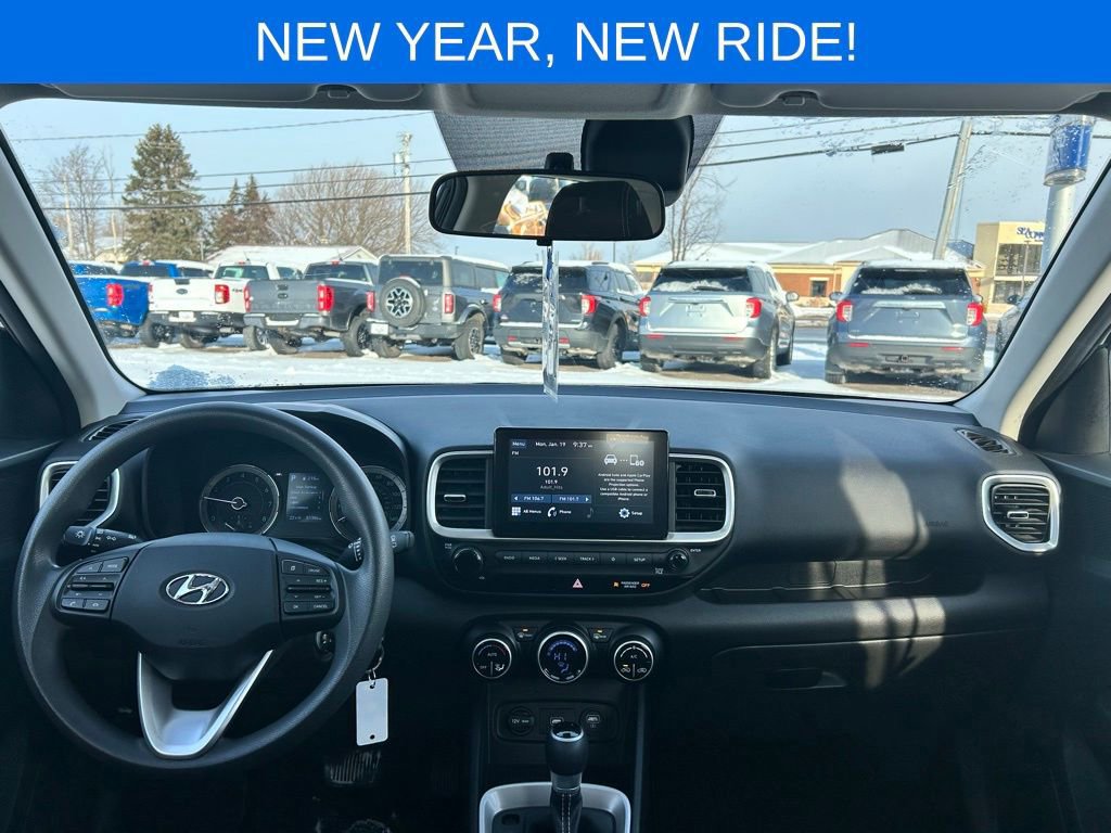 Used 2020 Hyundai Venue SEL image 22