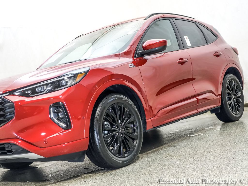 Certified 2023 Ford Escape ST-Line Elite w/ Premium Technology Package AWD/4WD image 4