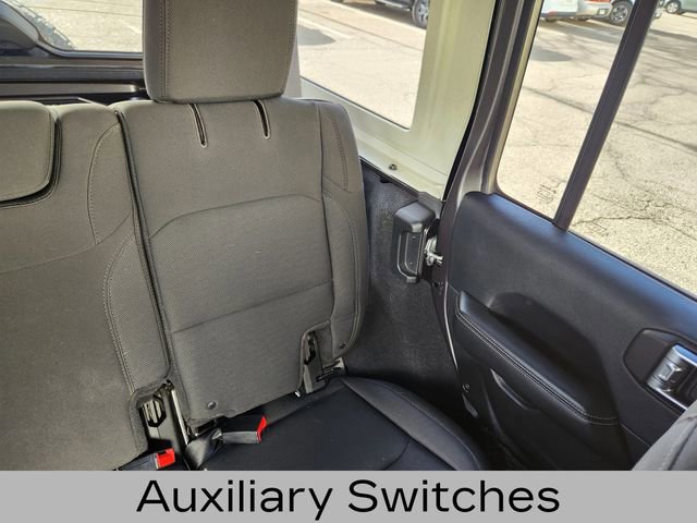 Used 2018 Jeep Wrangler Unlimited Sahara image 18