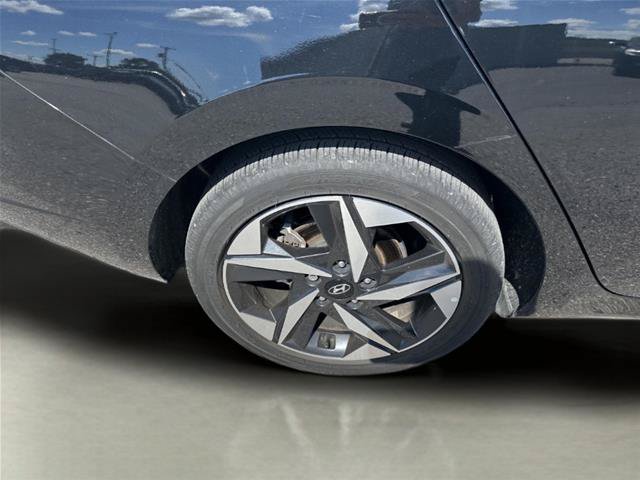 Used 2023 Hyundai Elantra Limited FWD image 10