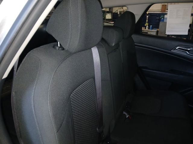 Used 2023 Kia Sportage LX image 41