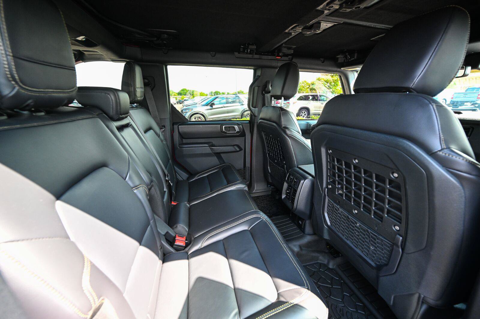 Certified 2025 Ford Bronco Badlands w/ Sasquatch Package AWD/4WD image 27