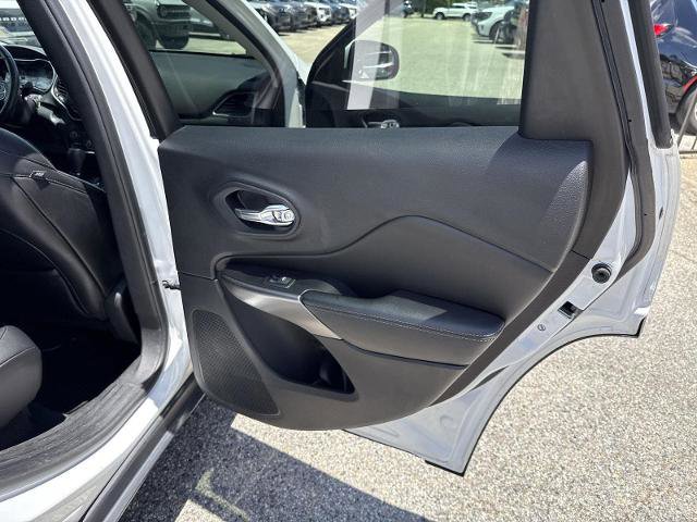 Used 2019 Jeep Cherokee Latitude Plus FWD image 22