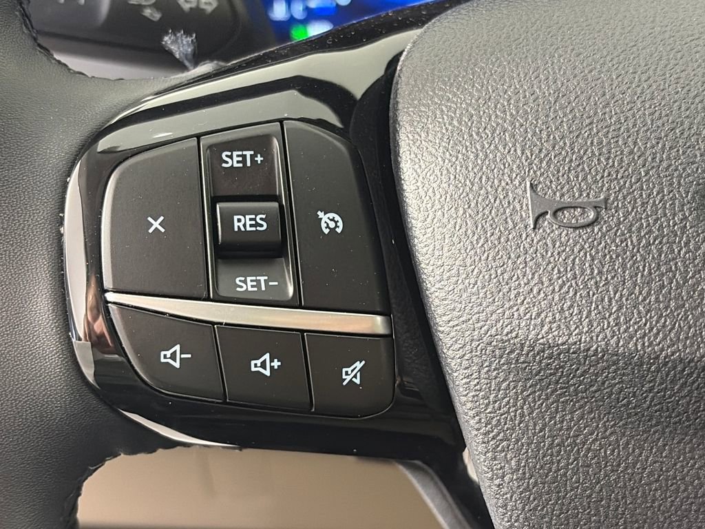 Certified 2021 Ford Escape SEL w/ Technology Package AWD/4WD image 17