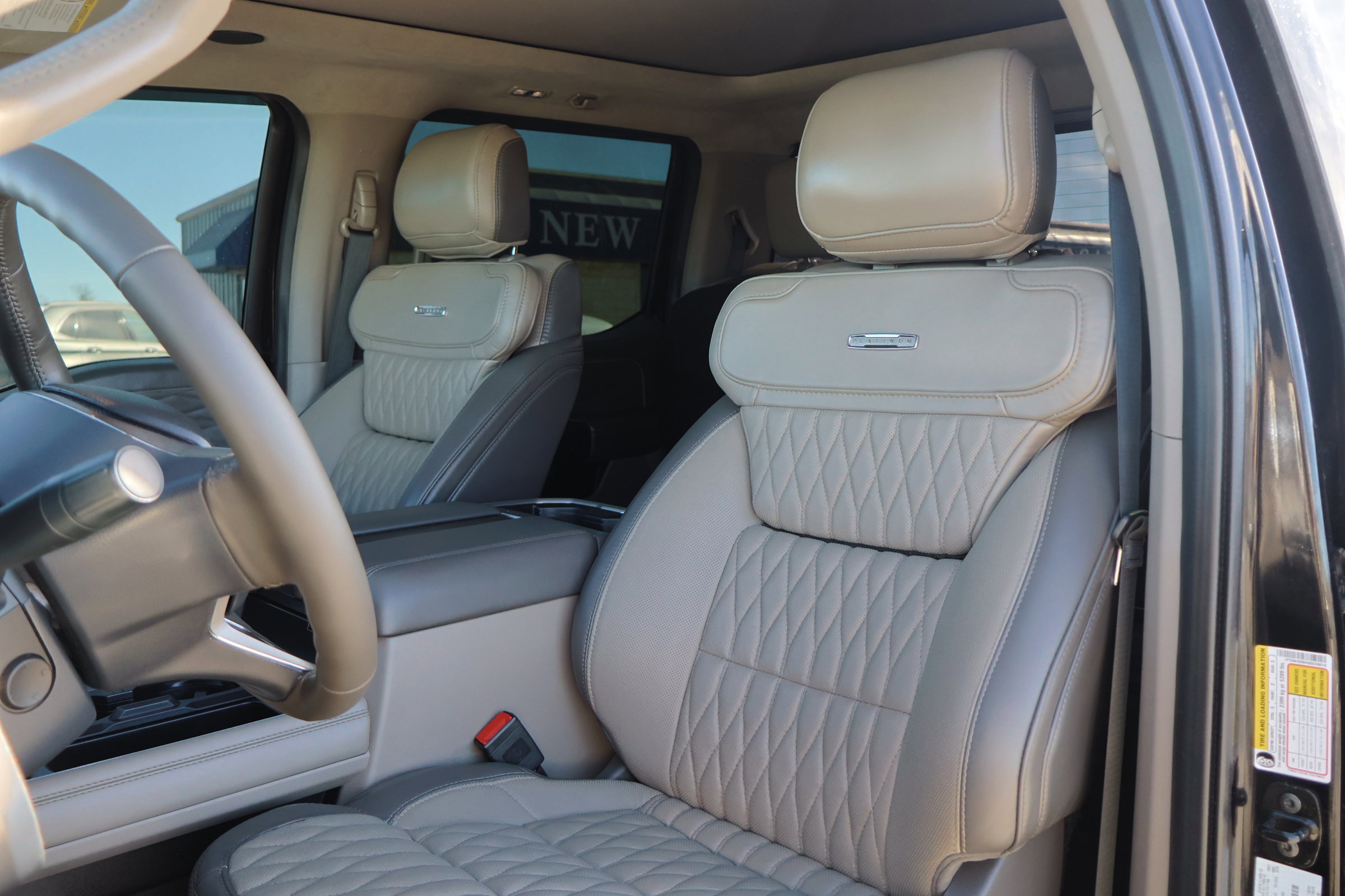 Certified 2025 Ford F350 Platinum w/ Platinum Plus Package image 18