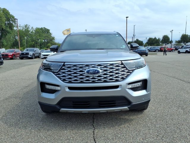 Certified 2022 Ford Explorer Platinum w/ Equipment Group 601A AWD/4WD image 2