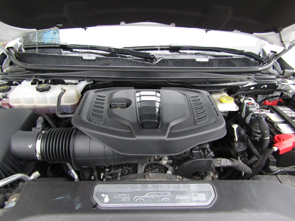 Used 2025 Jeep Wagoneer L Series II AWD/4WD image 35