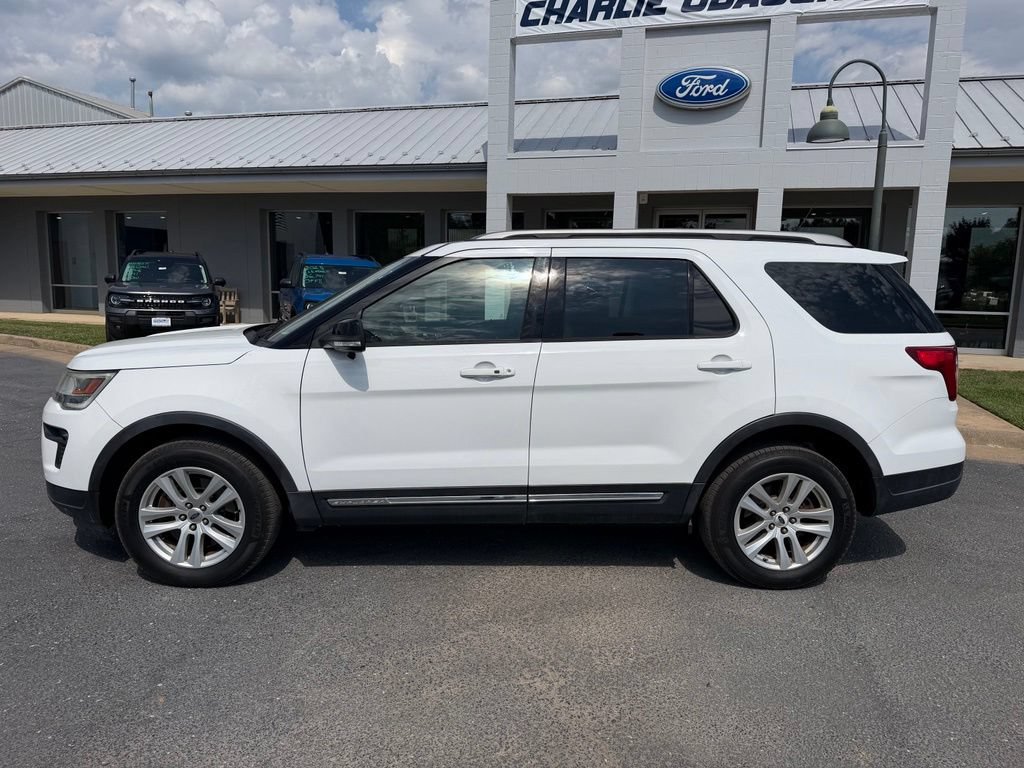 Certified 2018 Ford Explorer XLT w/ Equipment Group 202A AWD/4WD image 2