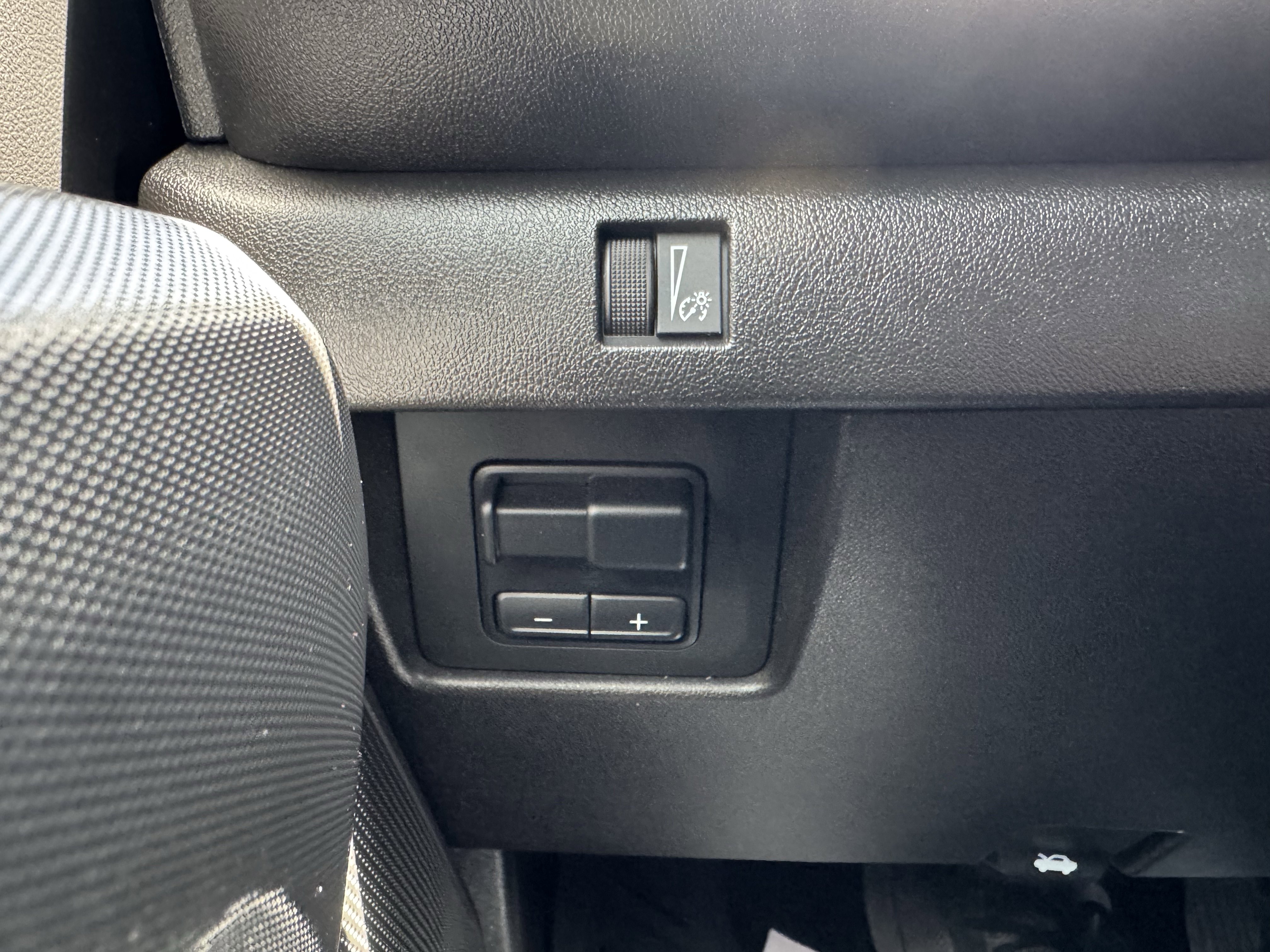 Used 2025 Chevrolet Colorado Trail Boss AWD/4WD image 18