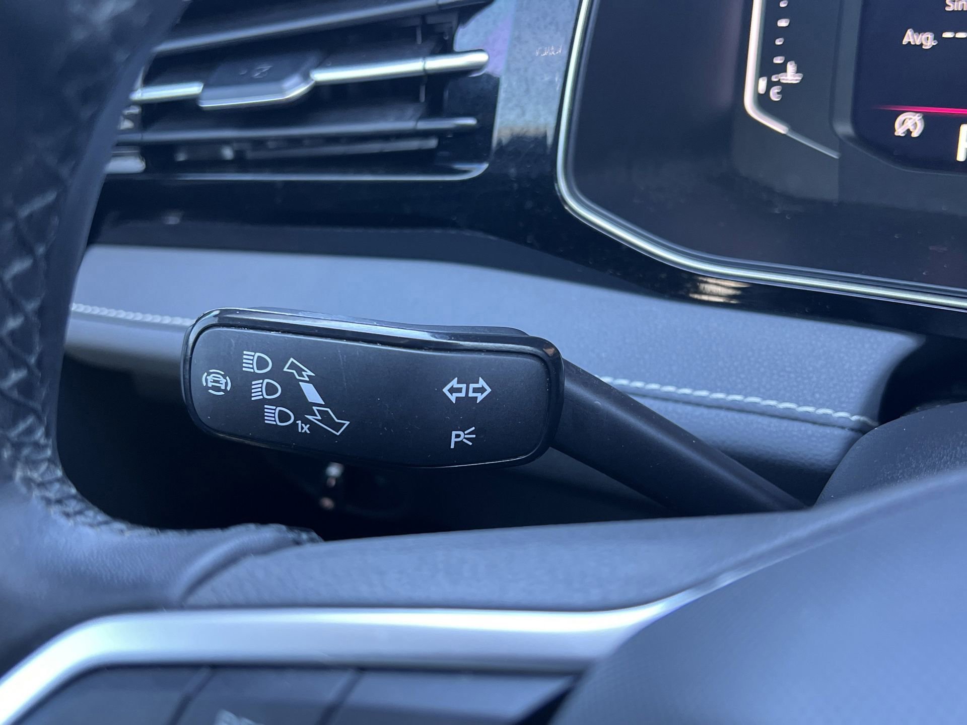 Used 2025 Volkswagen Jetta SEL image 17