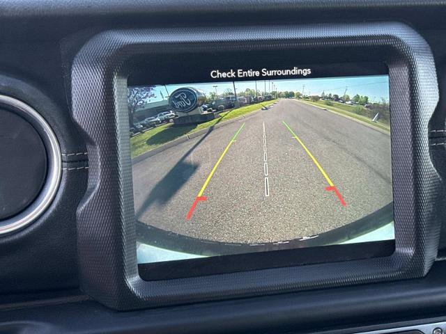 Used 2019 Jeep Wrangler Unlimited Sahara AWD/4WD image 25