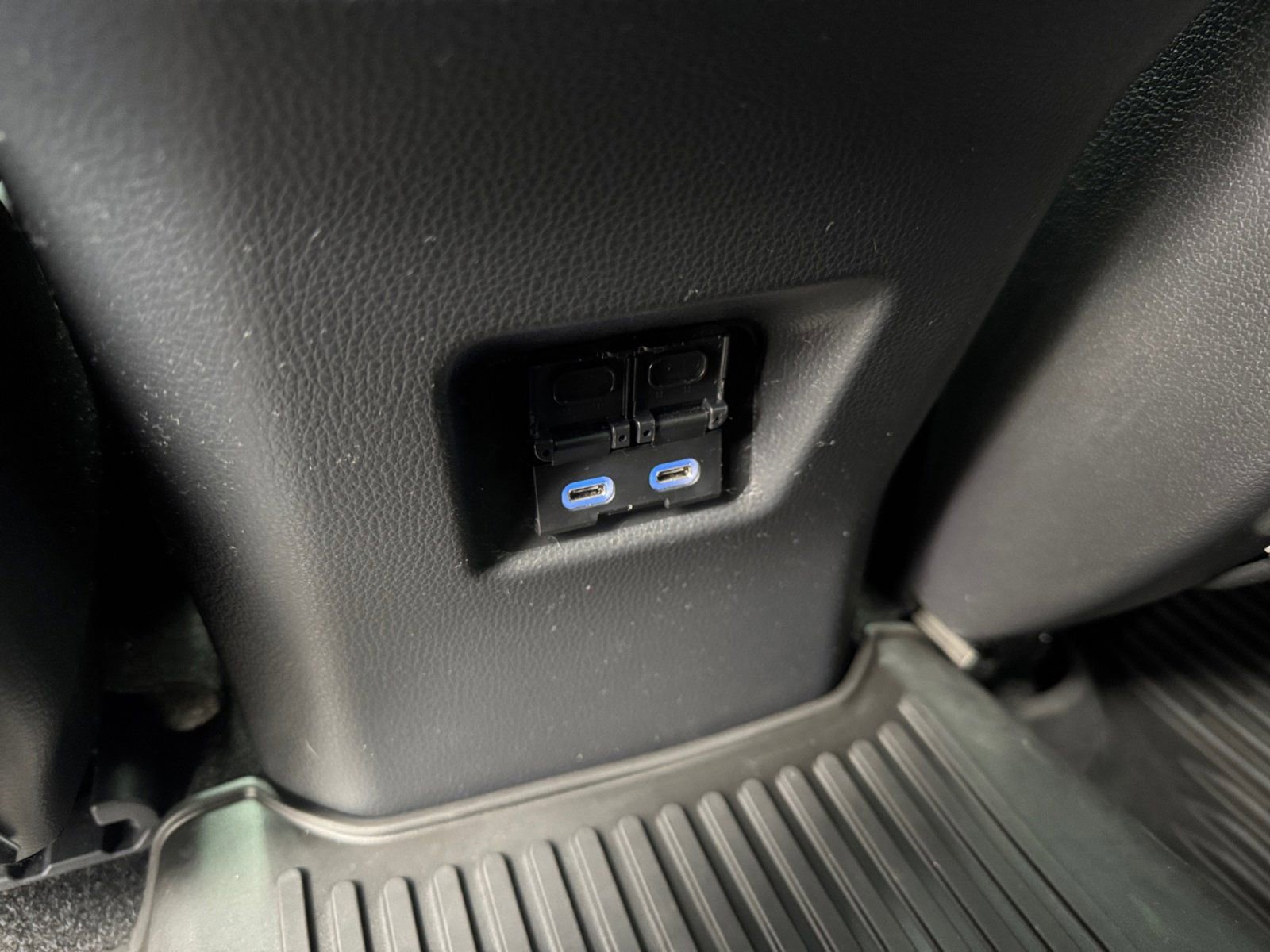 Used 2022 Toyota RAV4 SE image 18