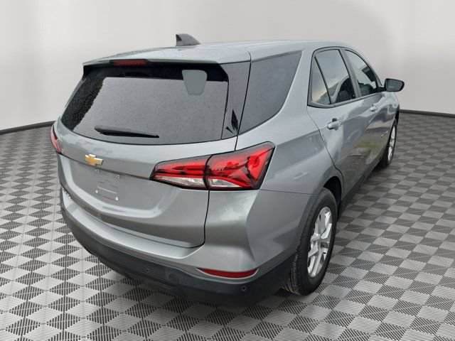 Used 2024 Chevrolet Equinox LS w/ LS Convenience Package FWD image 4