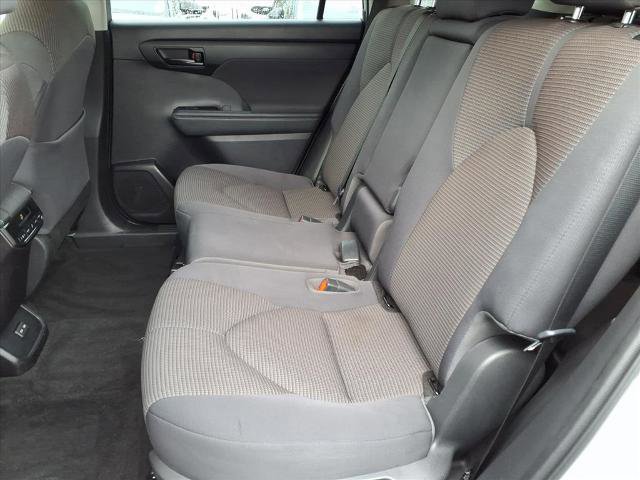 Used 2023 Toyota Highlander LE image 19
