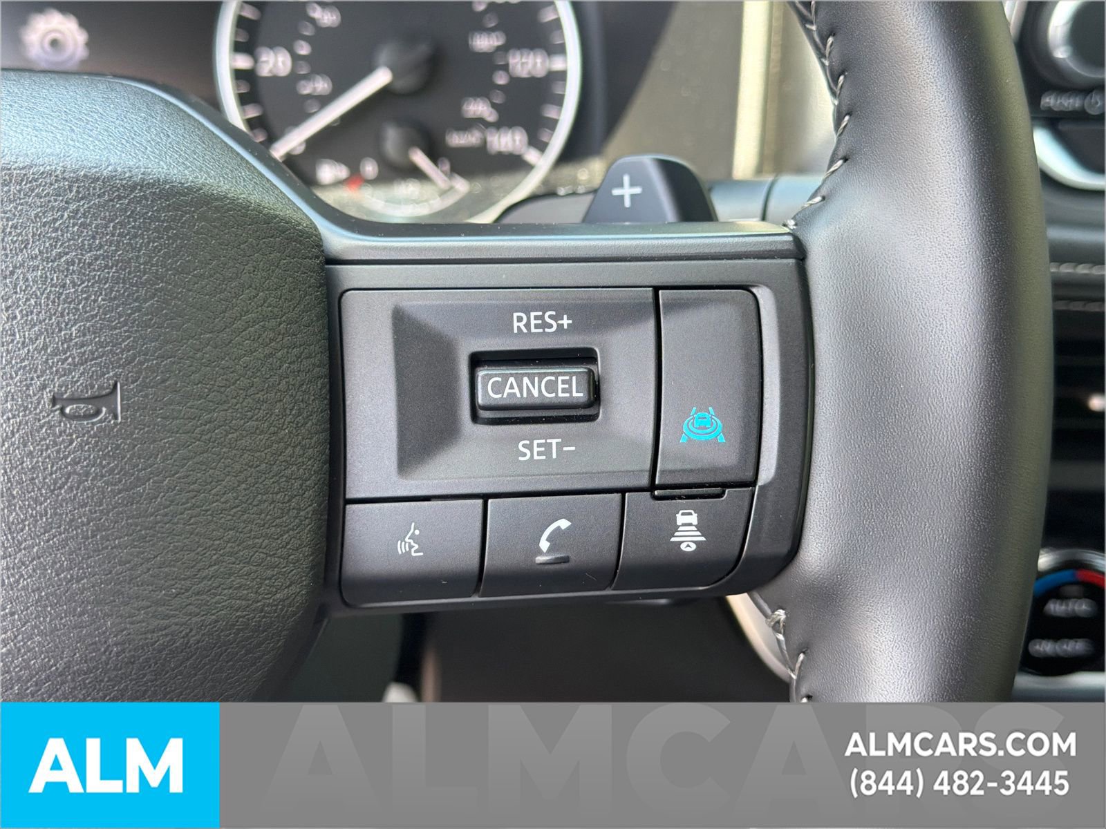 Used 2025 Nissan Rogue SV FWD image 30