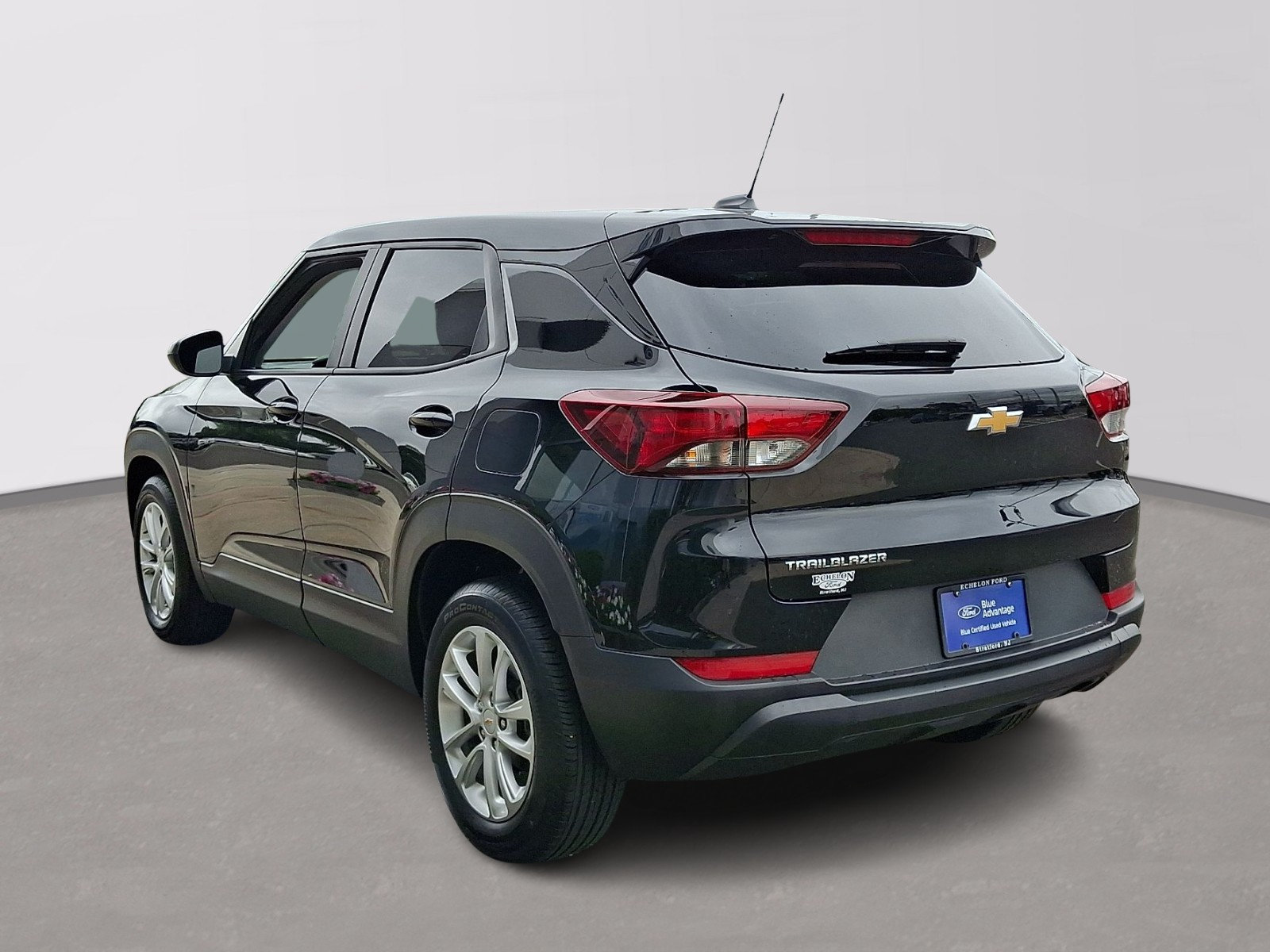 Used 2024 Chevrolet TrailBlazer LS w/ LS Convenience Package FWD image 4