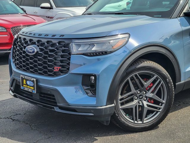 Certified 2026 Ford Explorer ST AWD/4WD image 3