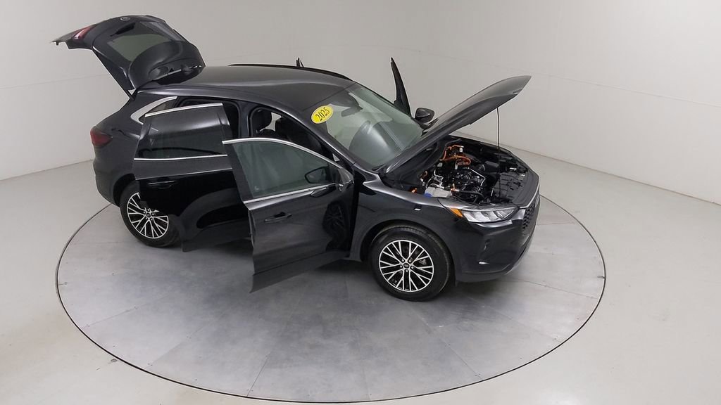 Certified 2025 Ford Escape SE w/ Class II Trailer Tow Package FWD image 45