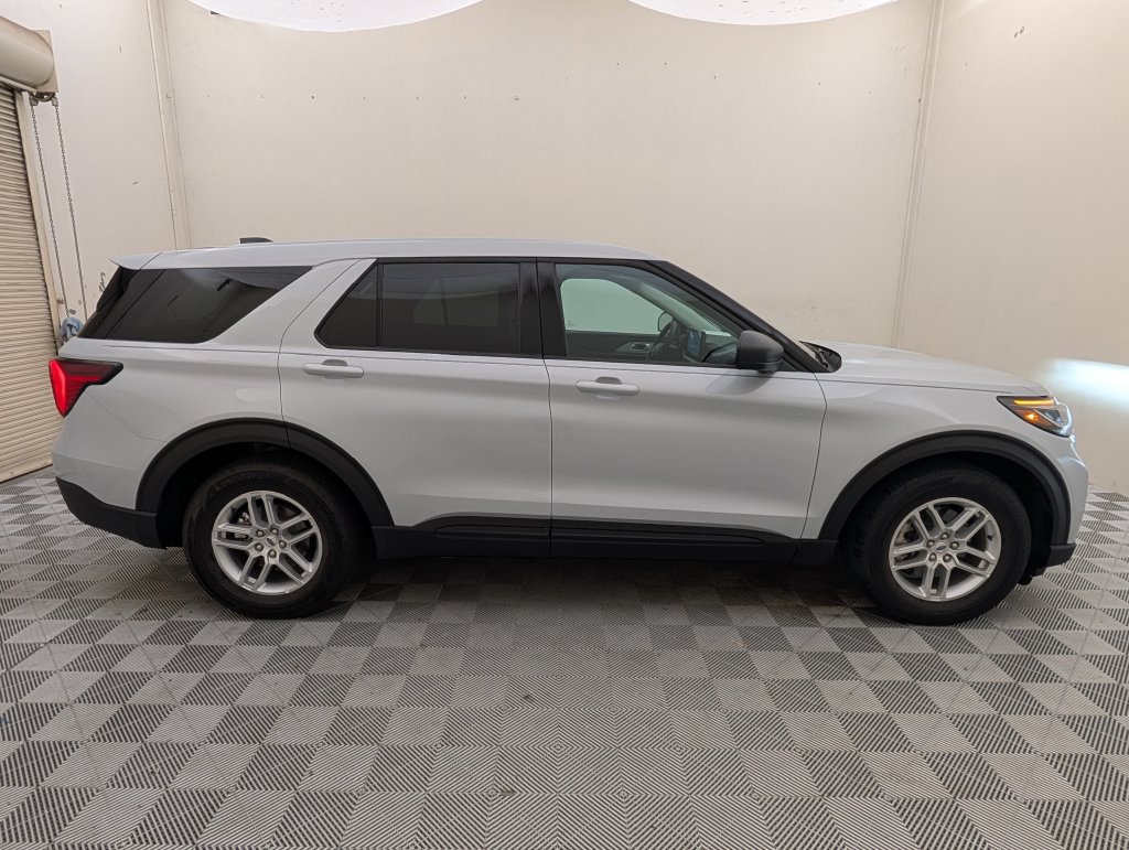 Certified 2026 Ford Explorer Active RWD image 2