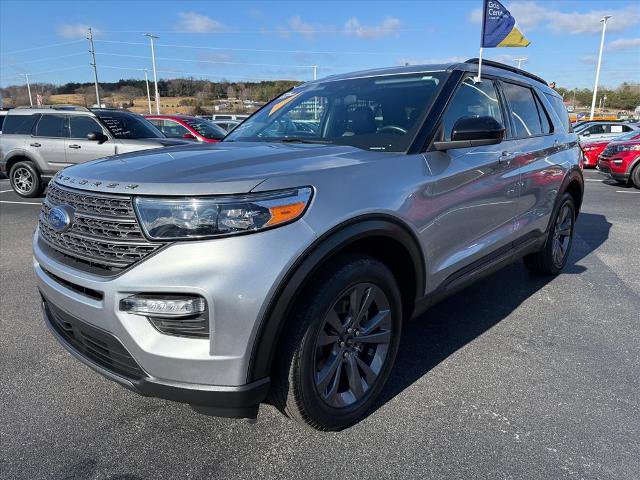 Certified 2022 Ford Explorer XLT w/ Equipment Group 202A image 4