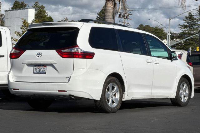 Used 2017 Toyota Sienna LE image 25