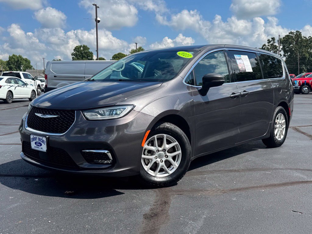 Used 2023 Chrysler Pacifica Touring-L FWD image 29