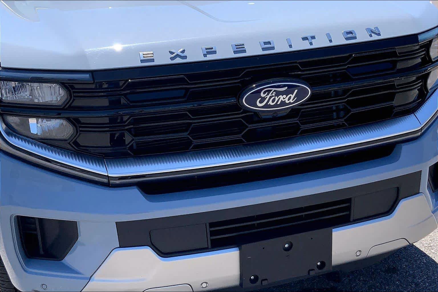 Certified 2025 Ford Expedition Max Platinum w/ Driver's Package AWD/4WD image 30