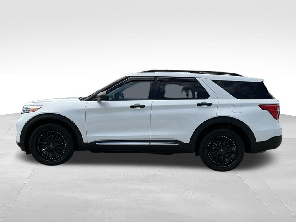 Certified 2023 Ford Explorer XLT w/ Equipment Group 202A AWD/4WD image 5