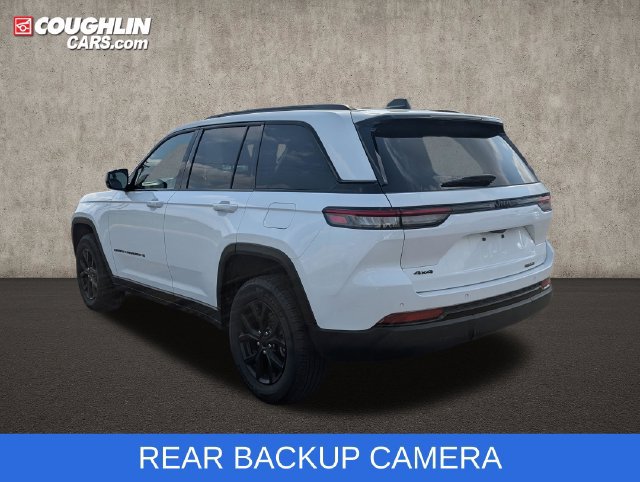 Used 2025 Jeep Grand Cherokee Altitude AWD/4WD image 6