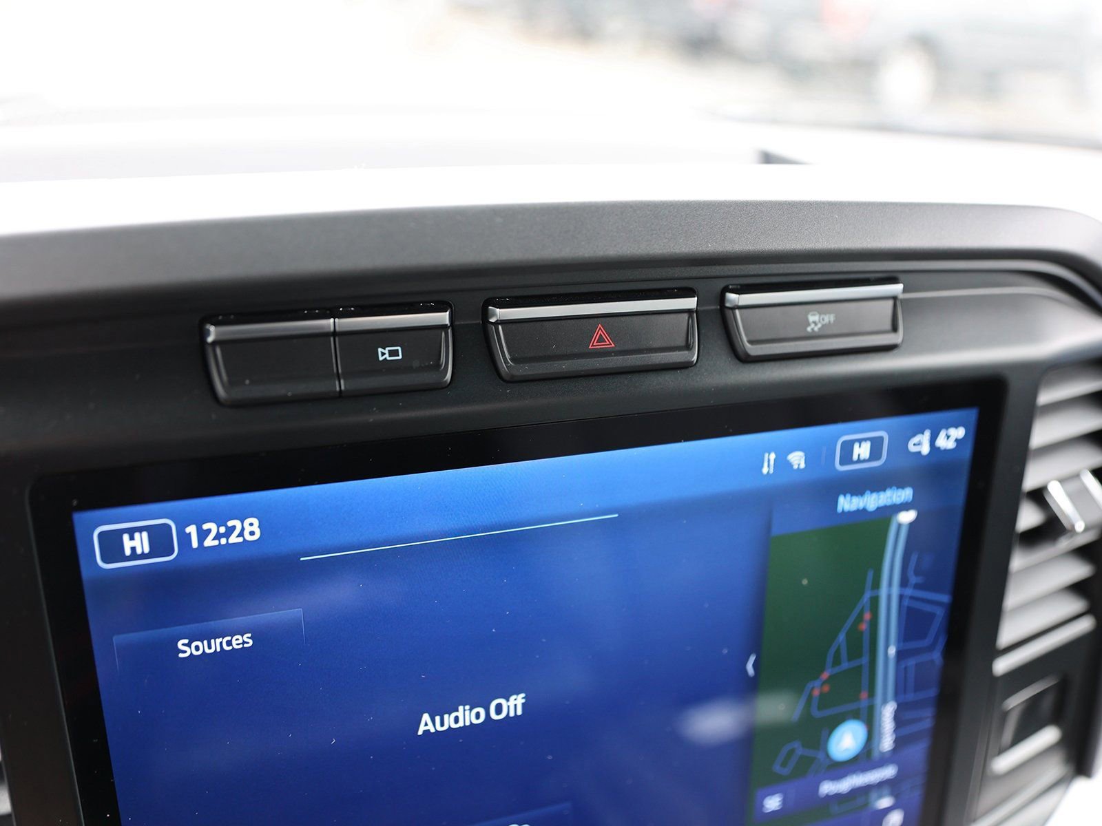 Certified 2022 Ford F150 XLT w/ Equipment Group 302A High image 27