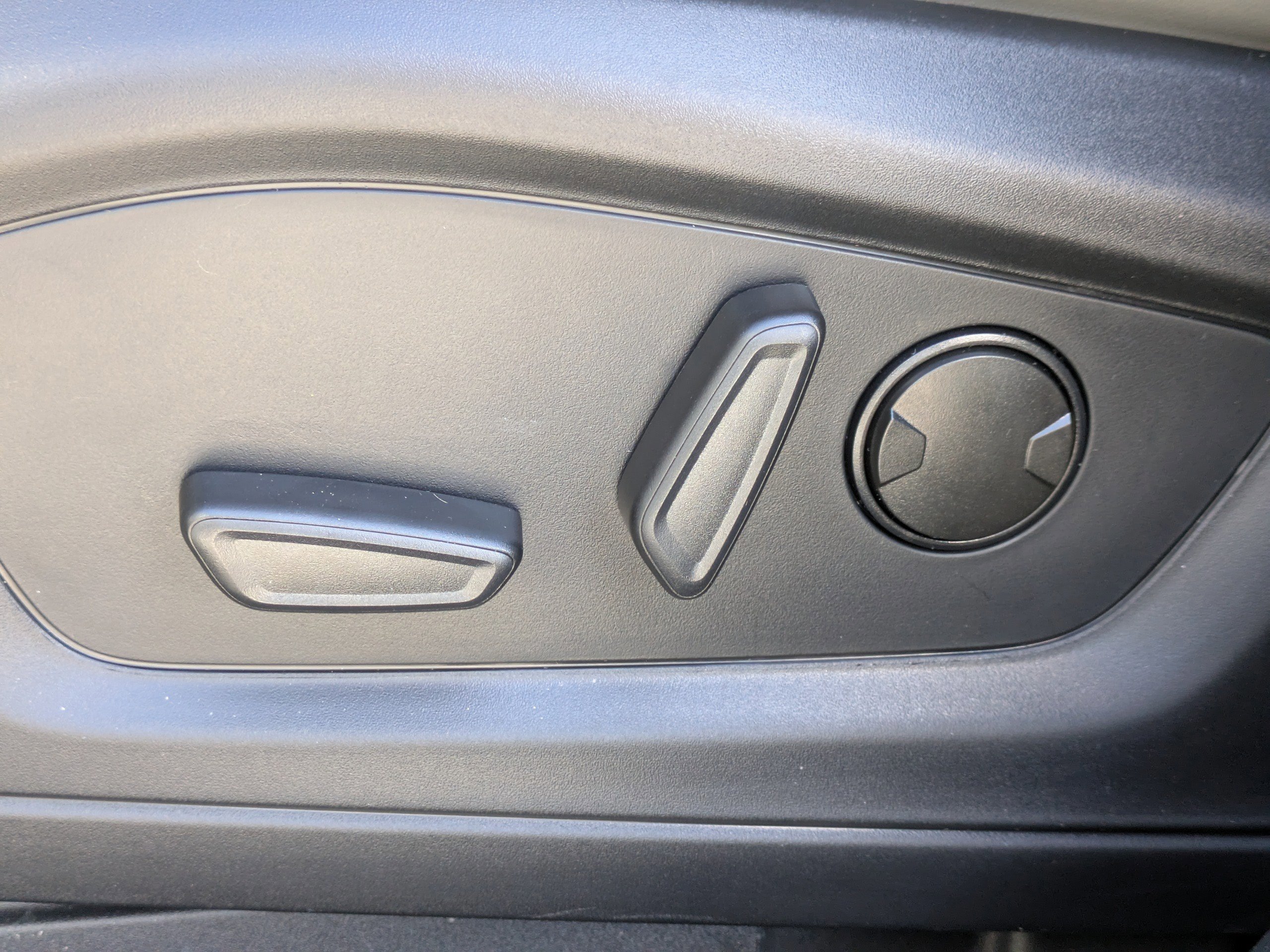 Certified 2025 Ford Explorer Active w/ Active Comfort Package image 24